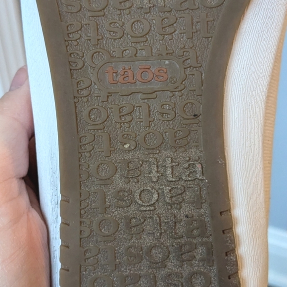 Taos Women's White Starburst Canvas Sneakers Size 7.5 - Picture 9 of 10
